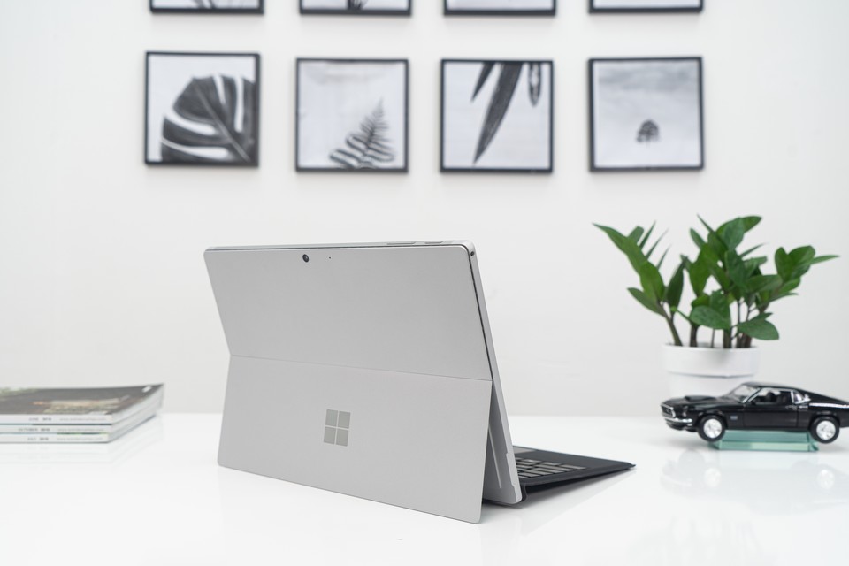 Thiết kế Microsoft Surface Pro 7 i5 sang trọng 